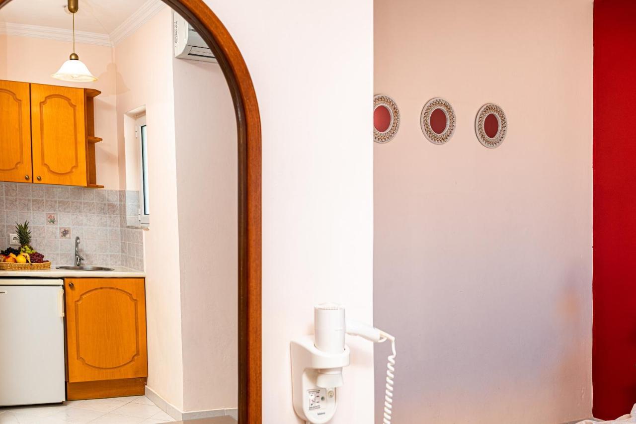 Dinos Hotel Ciliví Kültér fotó